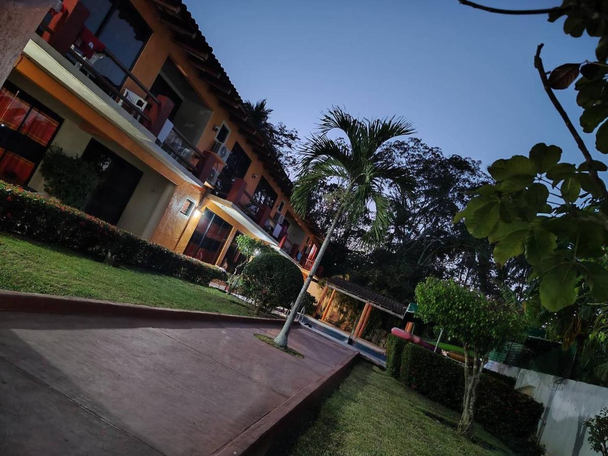 Hotel J.B. Zihuatanejo Exterior photo