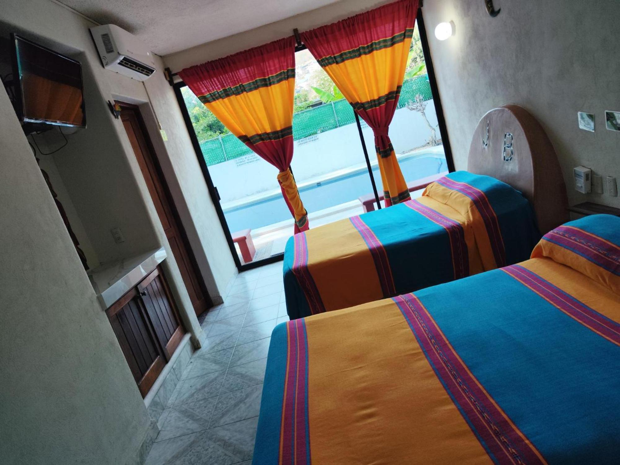 Hotel J.B. Zihuatanejo Exterior photo