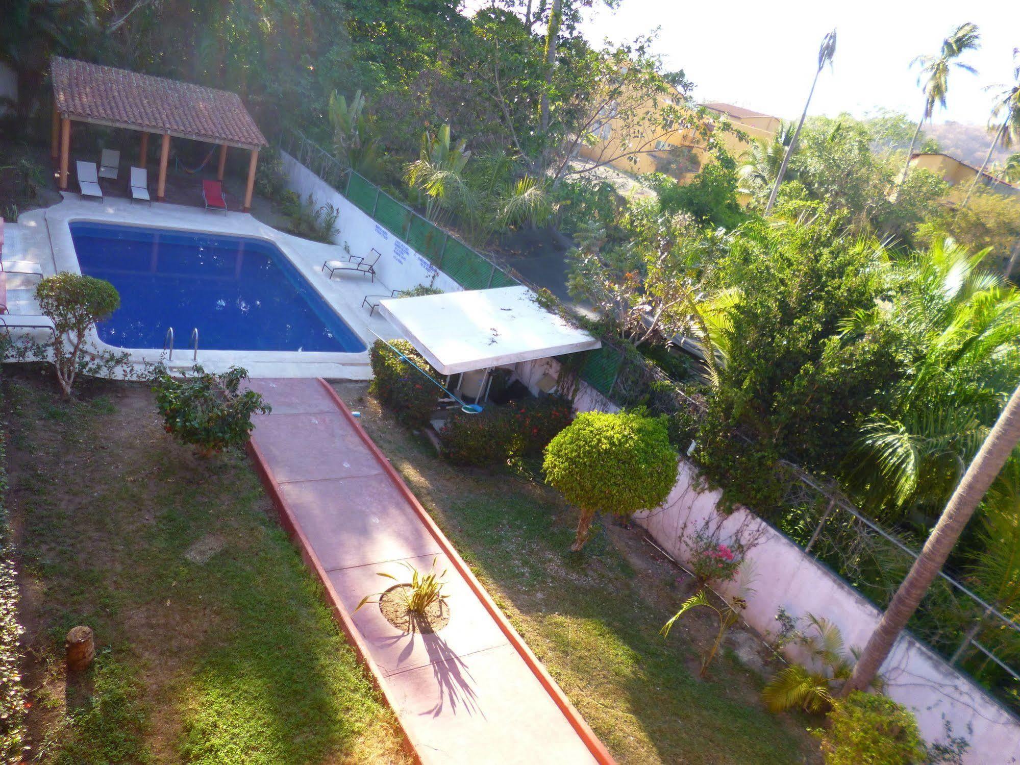 Hotel J.B. Zihuatanejo Exterior photo