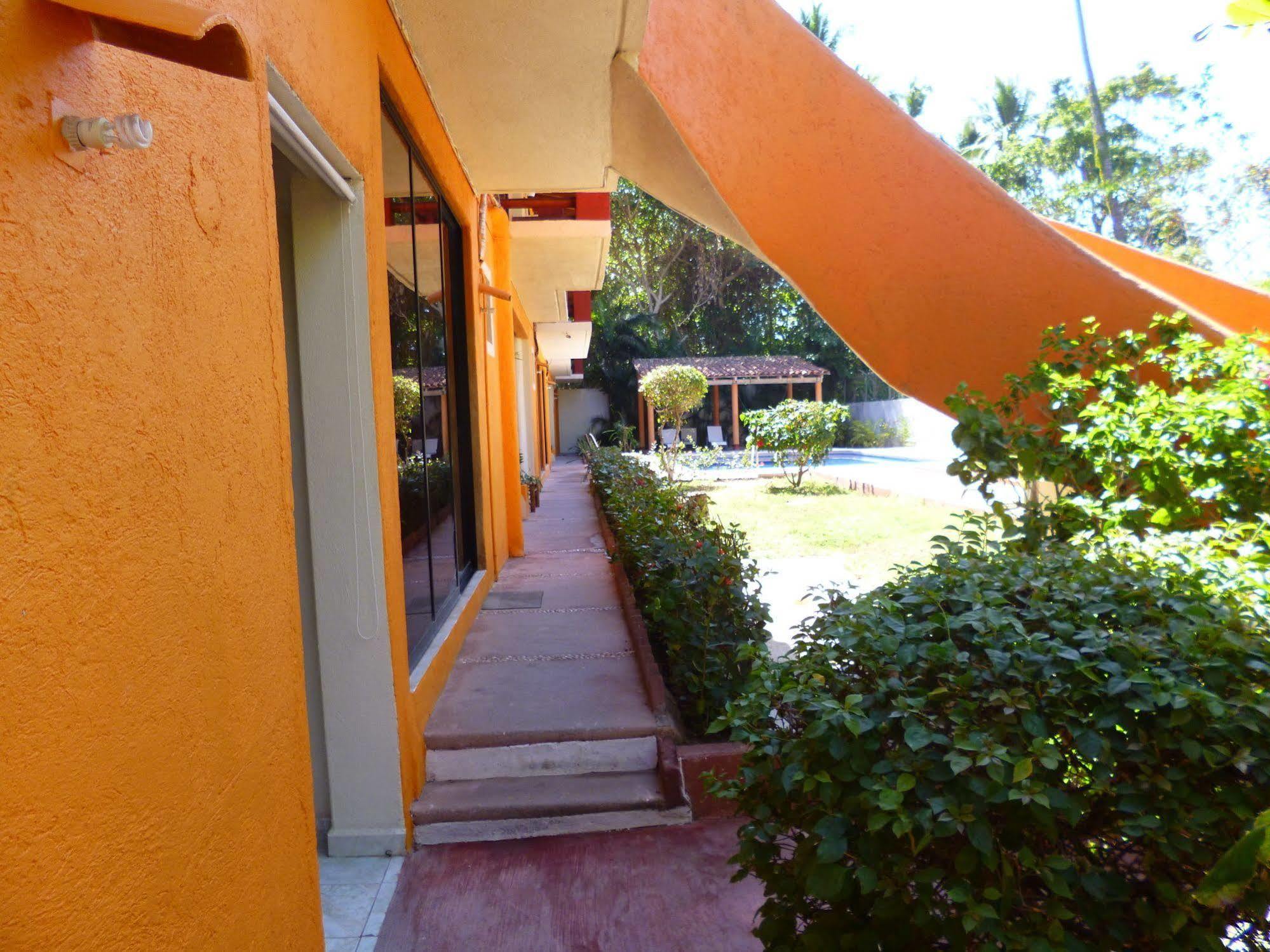 Hotel J.B. Zihuatanejo Exterior photo