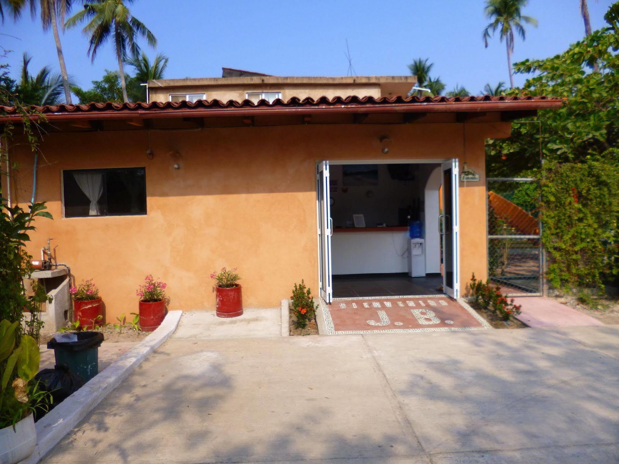 Hotel J.B. Zihuatanejo Exterior photo